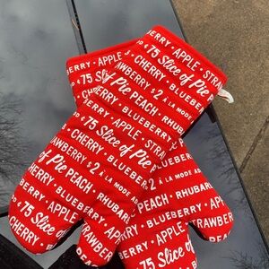 🔥NWOT Kate Spade ♠️- Oven Mitt Set of 2